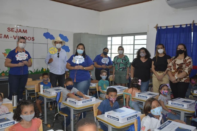 ÁGUA CLARA - Aulas presenciais na rede municipal retornaram em Água Clara com entrega de kit escolar