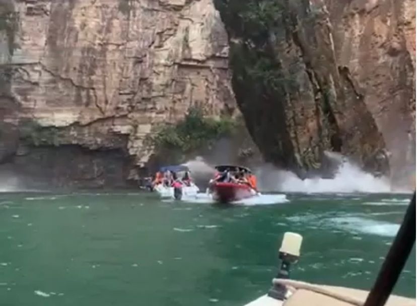 Vídeo: rocha cai em cima de turistas em um cânion de Capitólio (MG)