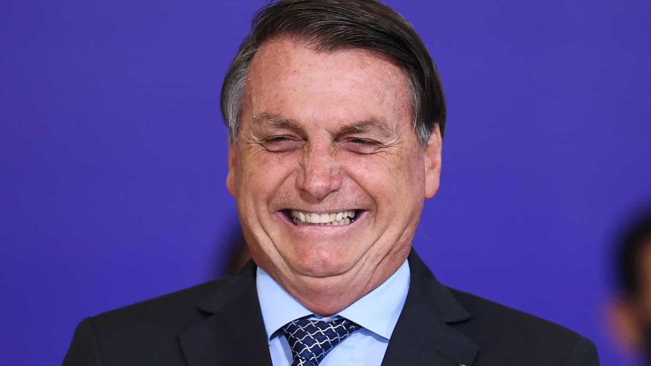 Bolsonaro ataca PT e diz estar se lixando para 2022