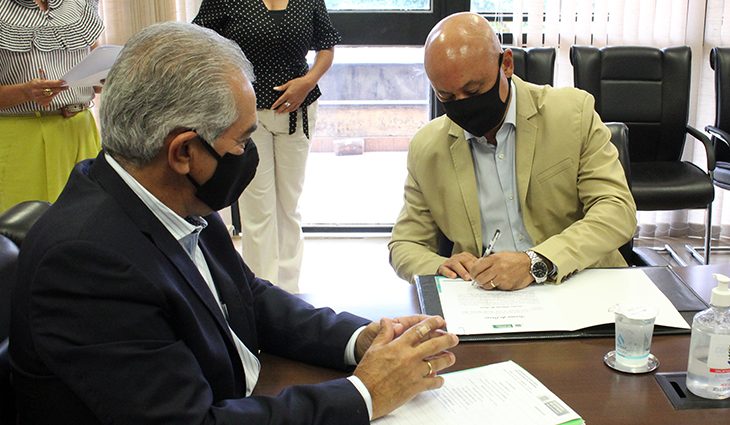 Carlos Alberto de Assis toma posse na Agepan com a missão de fazer uma gestão equilibrada
