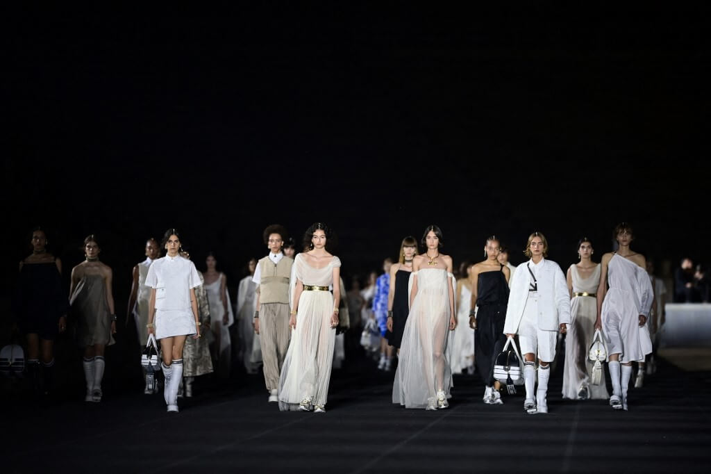 Dior lança coleção em cenário da Grécia antiga