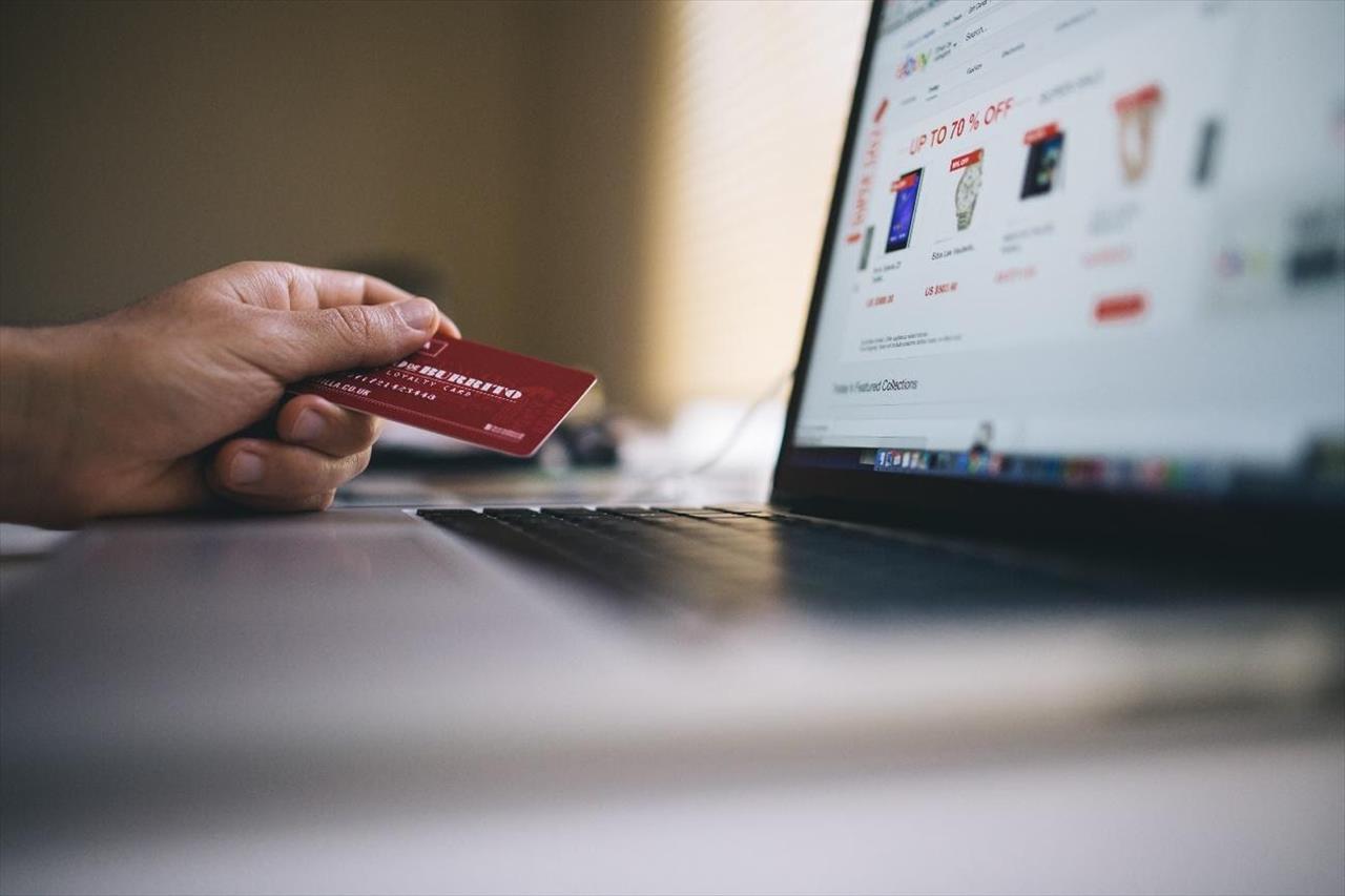 Fraudes nas compras pela internet avançam 30% em junho