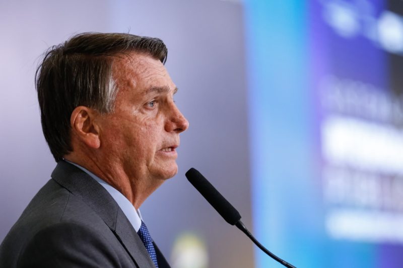 Bolsonaro veta projeto de lei que suspendia despejo durante a pandemia