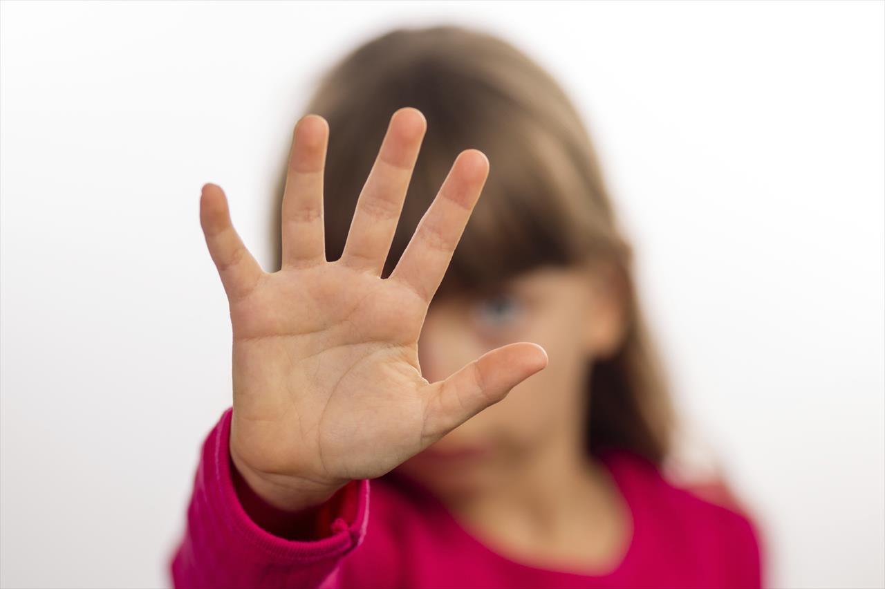Mãe dava anticoncepcionais para filha não engravidar dos estupros do padrasto