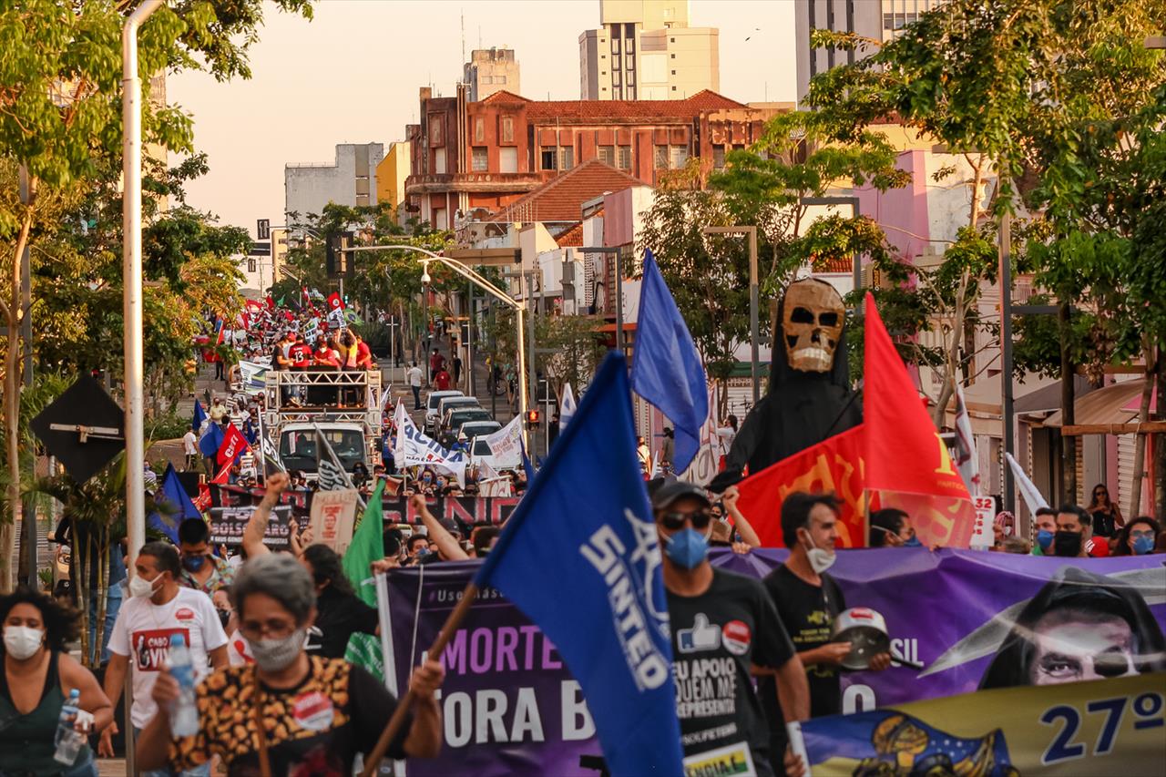 Mesmo sem receber R$ 100, manifestantes gritam fora Bolsonaro na Capital de MS