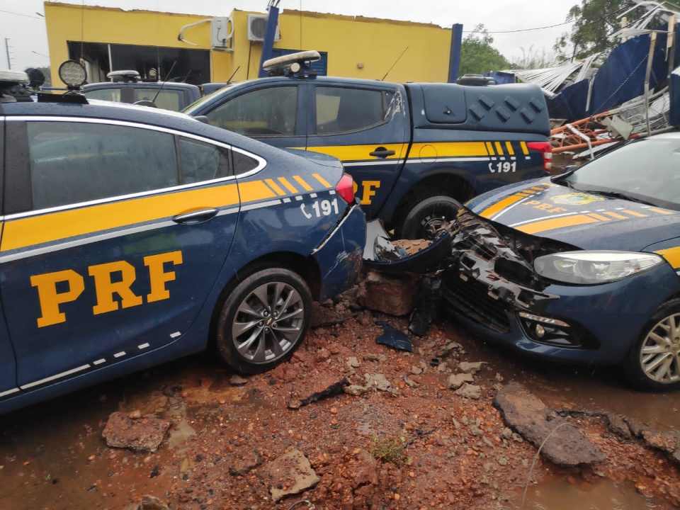 Vendaval 'derruba' posto da PRF em Dourados, MS