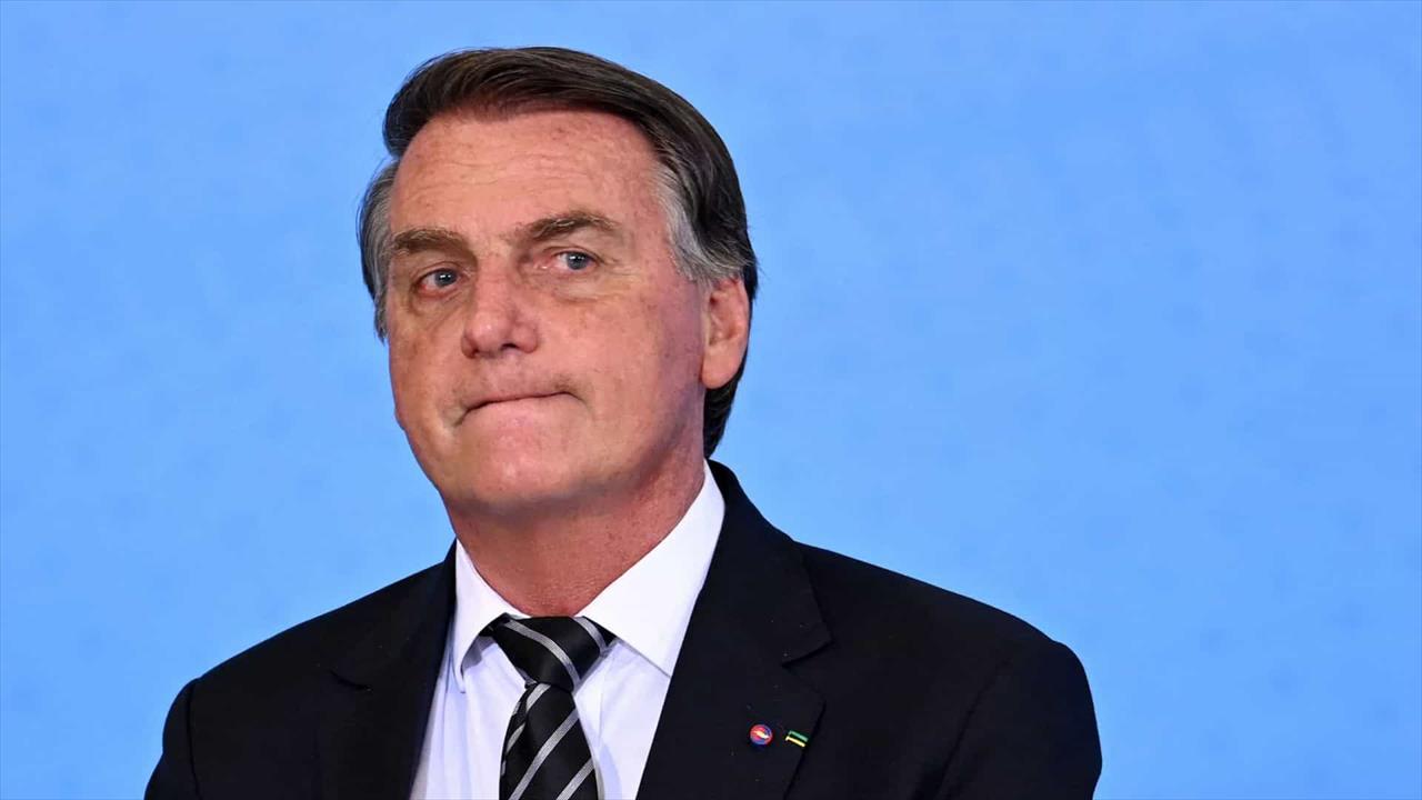 Facebook e Instagram derrubam live em que Bolsonaro associou Aids a vacina da Covid