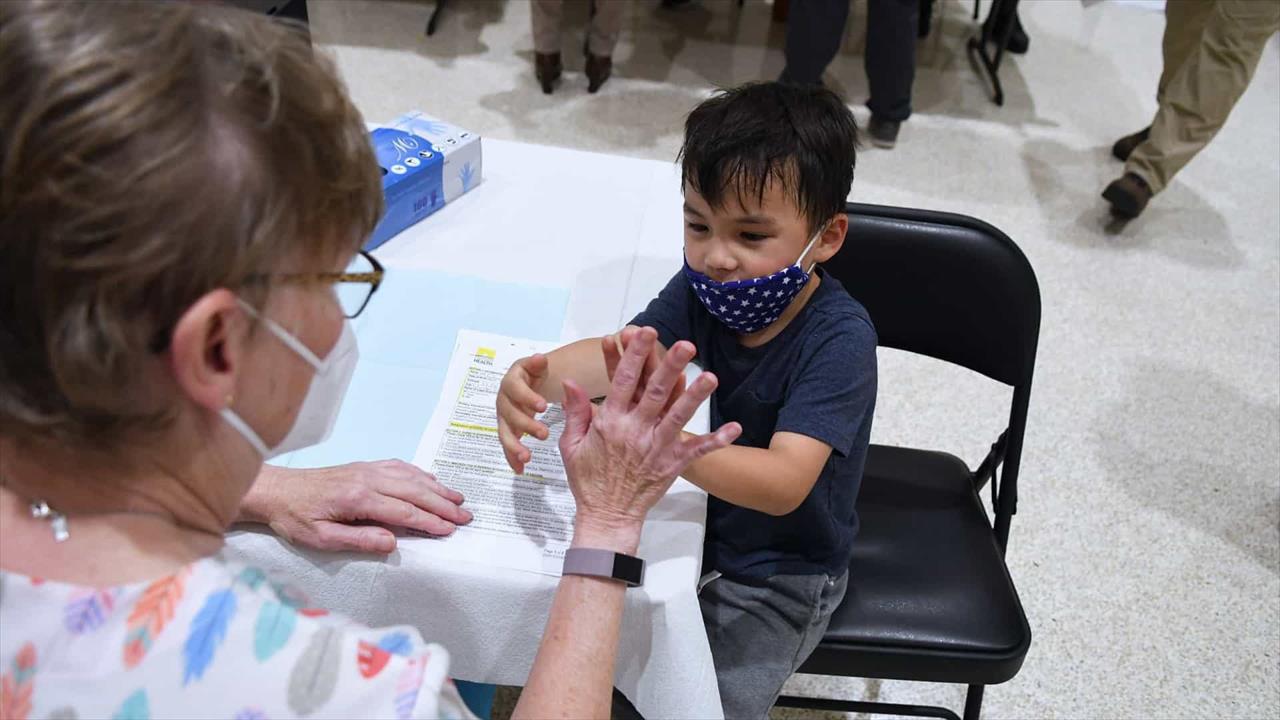 Apenas na primeira semana, EUA vacina quase 1 milhão de crianças contra Covid-19