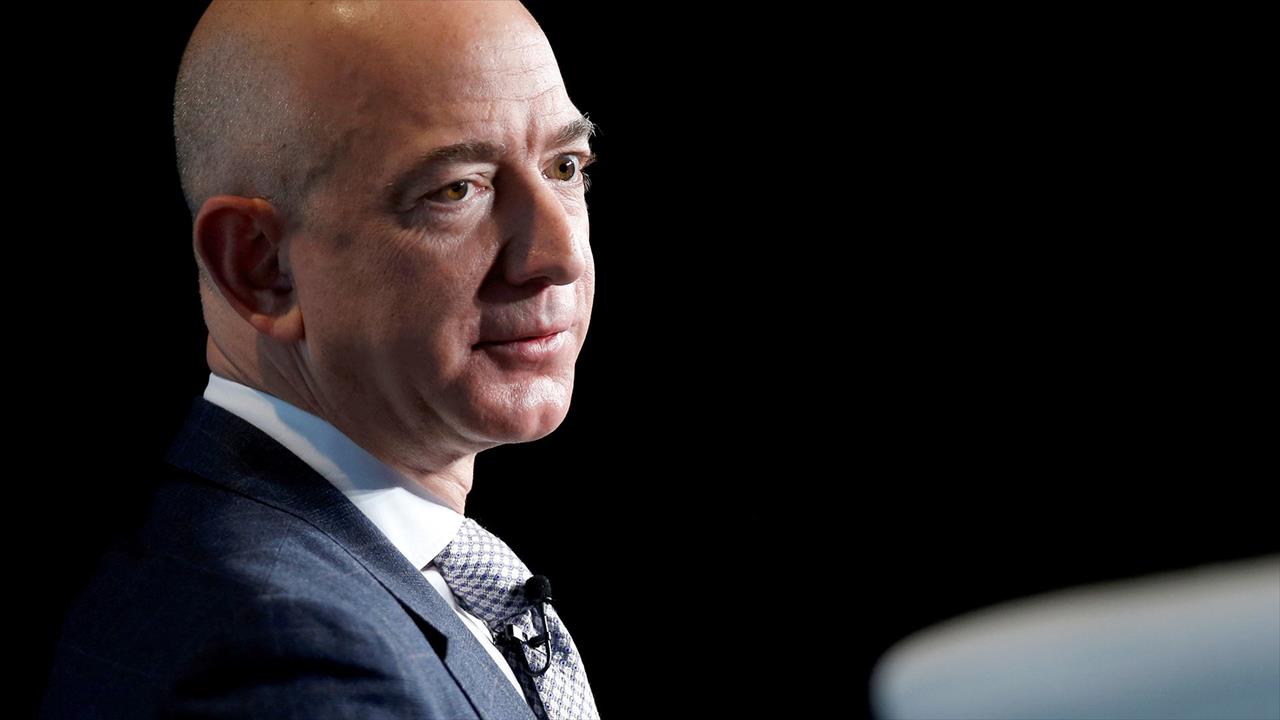 Bilionário brasileiro dono da Amazon doa R$ 533 milhões para ajudar pessoas sem-teto, nos Estados Unidos