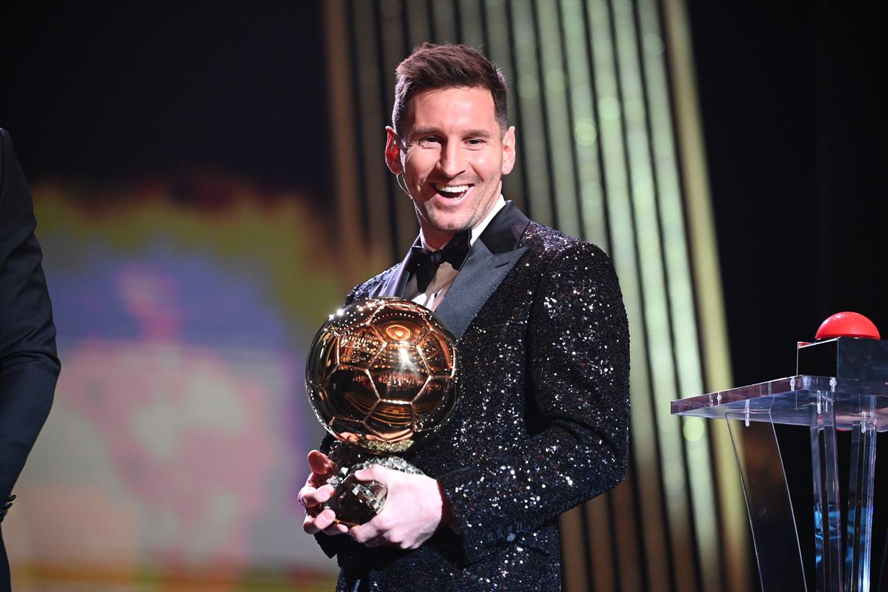 Melhor do mundo: Messi leva Bola de Ouro pela sétima vez