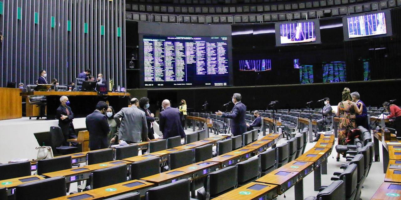 Câmara aprova teto para 'orçamento secreto', mas não revela parlamentares já beneficiados