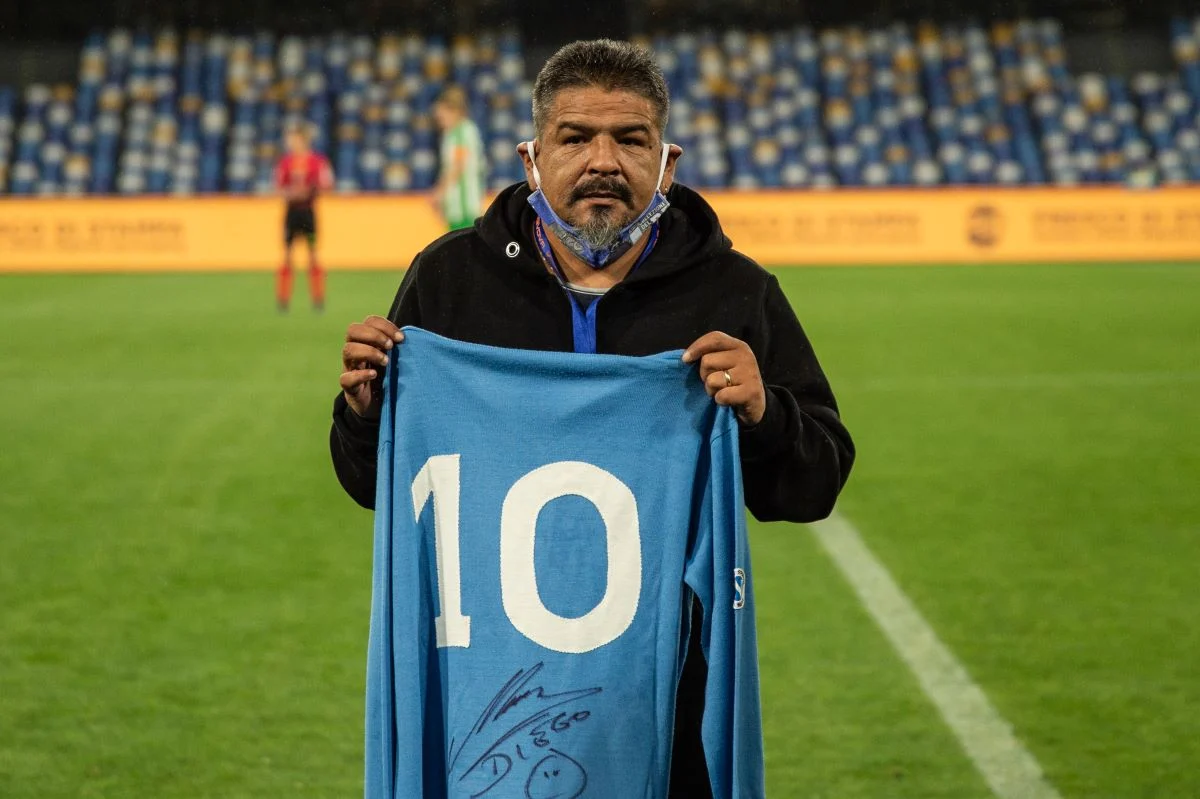 Morre irmão mais novo de Maradona aos 52 anos após infarto