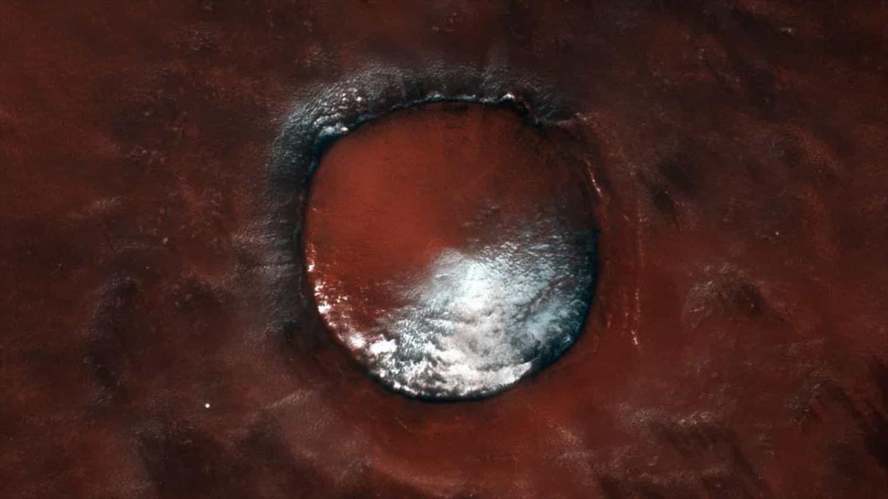 Sonda europeia capta fotografia de cratera em Marte