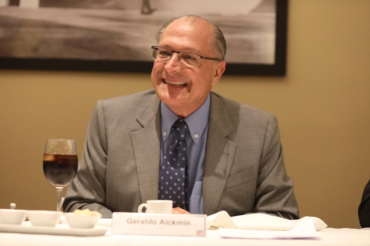 Em reunião, Alckmin acerta filiação ao PSB para ser vice de Lula