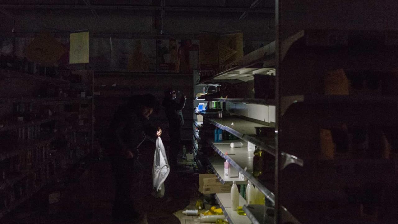 GUERRA: população de Kharkiv desesperada invade supermercados e shoppings em busca de comida