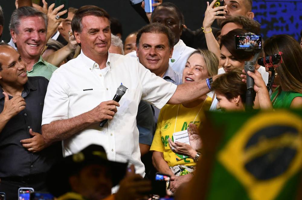 Bolsonaro anuncia fim de taxa extra e conta de luz mais barata