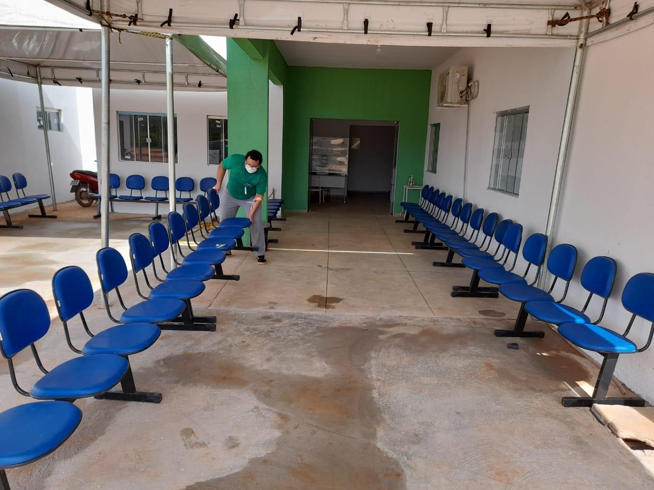 Prefeita de São Félix do Araguaia preocupada com o avanço do vírus amplia estrutura instalando tendas no Centro de Referência do COVID