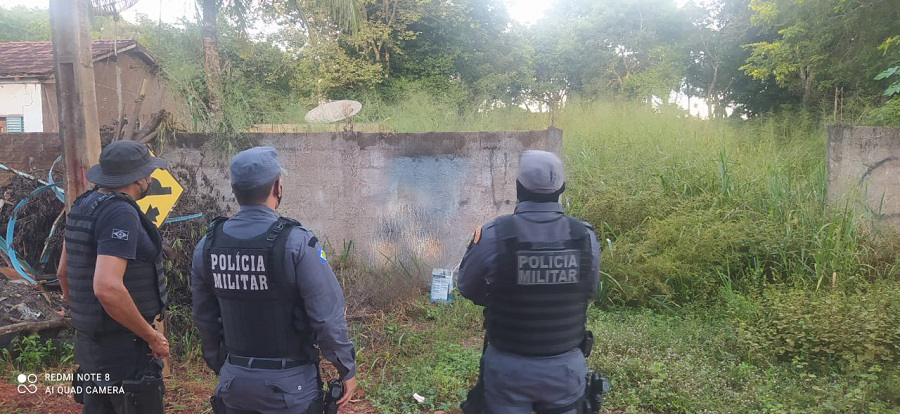 Policia Militar e Policia Penal de São Félix do Araguaia retira pichações de muros com apologia ao crime