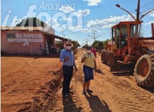 Presidente da Câmara Américo Alves acompanha trabalhos de pavimentação no Distrito de Espigão do Leste
