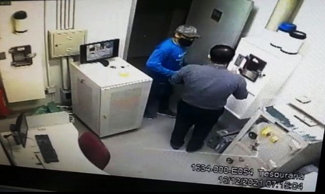 Bandidos assaltam banco Bradesco de Ribeirão Cascalheira na manhã desta quinta-feira (16); VÍDEO