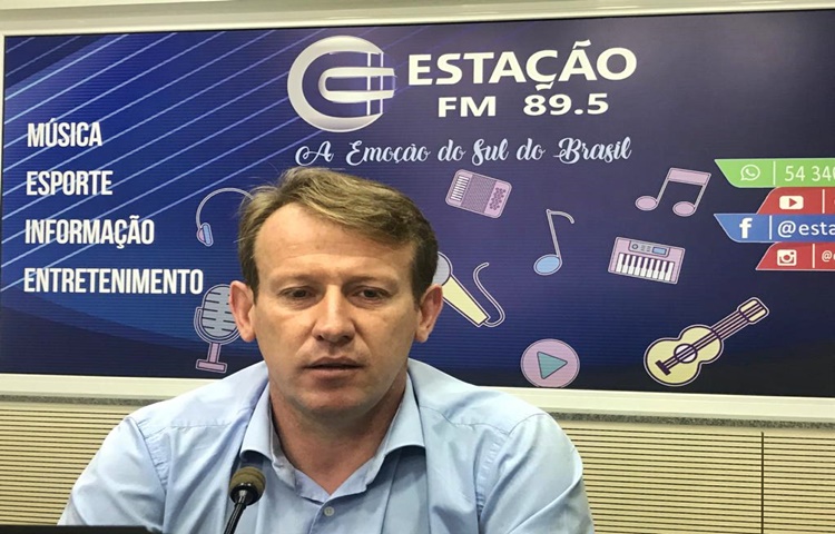 Prefeito Alex Carniel fala à Rádio Estação FM sobre os 100 dias de governo