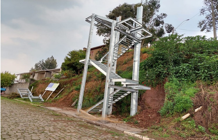 Retirada da escadaria no bairro Planalto só depende dos moradores
