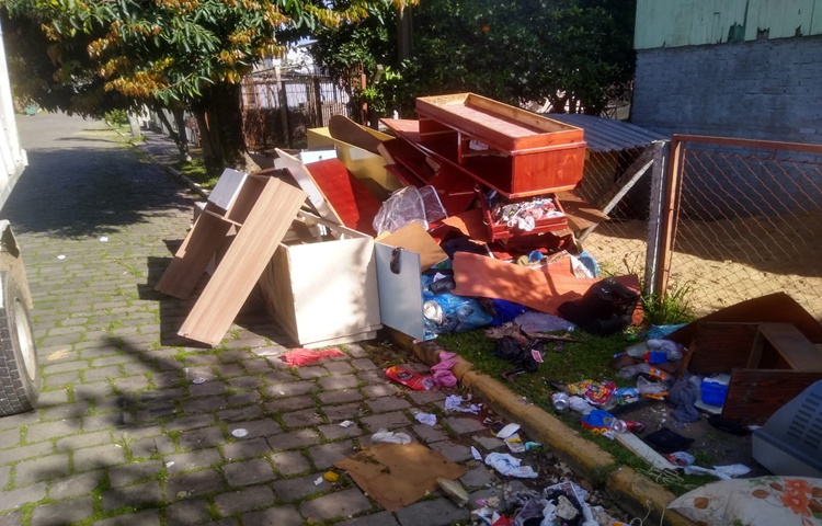 Barbosenses não estão cumprindo com as regras para depositar o lixo nas ruas