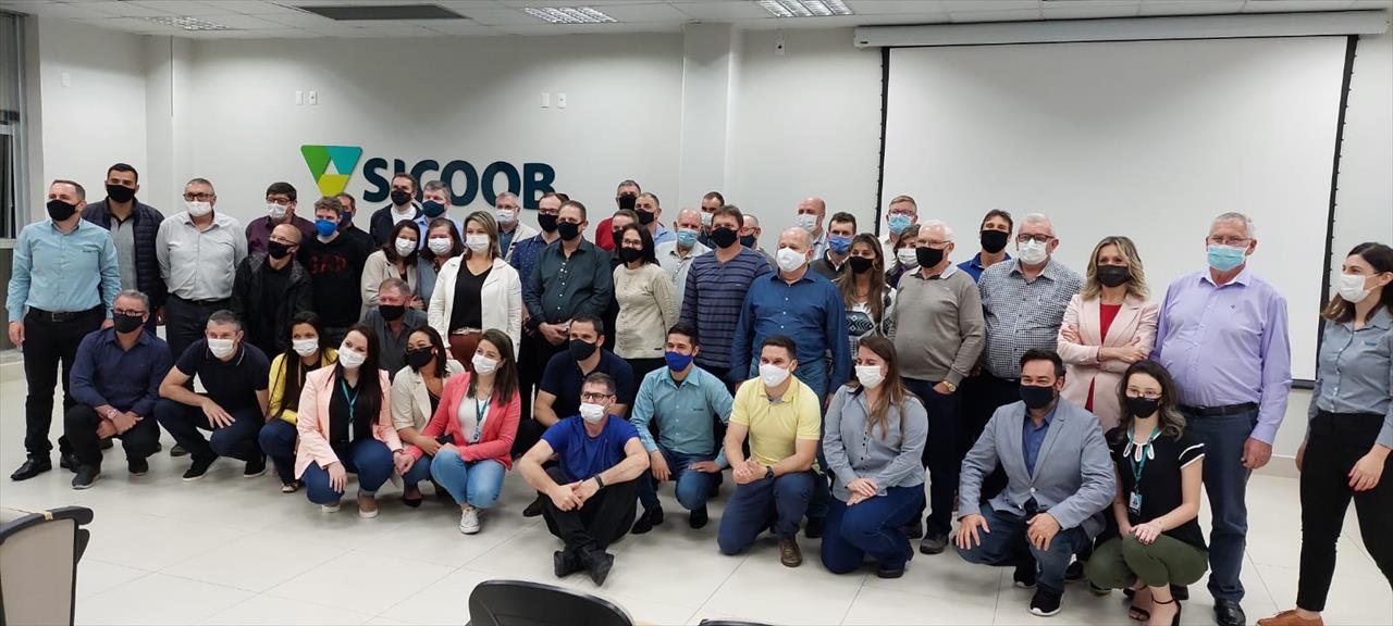 Sicoob reúne colaboradores e clientes em São Miguel do Oeste