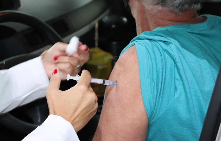 Secretaria de Saúde de Barbosa recomenda levar carteira de vacinação nas viagens