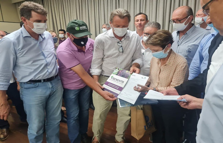 Sindicato Rural da Serra entrega reinvindicações à Ministra da Agricultura