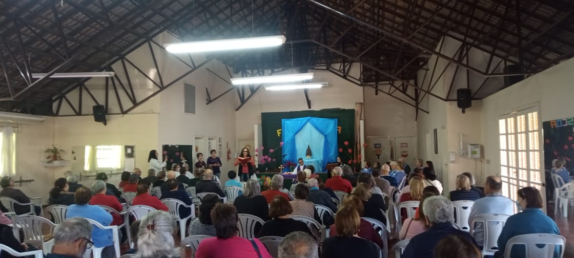 Mais de 100 pessoas participam da Confissão Comunitária de Páscoa
