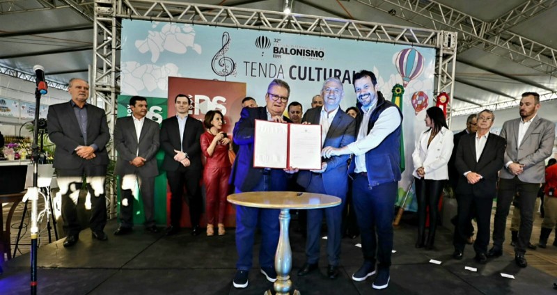 No Festival de Balonismo de Torres, governador inaugura projeto para potencializar eventos no Estado