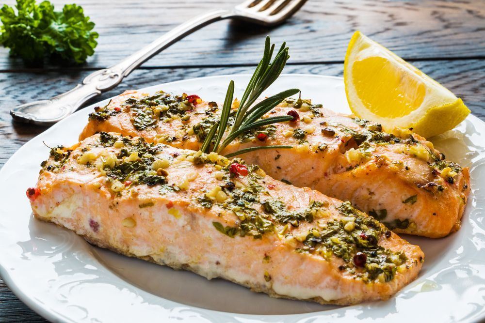 Salmão na manteiga com ervas