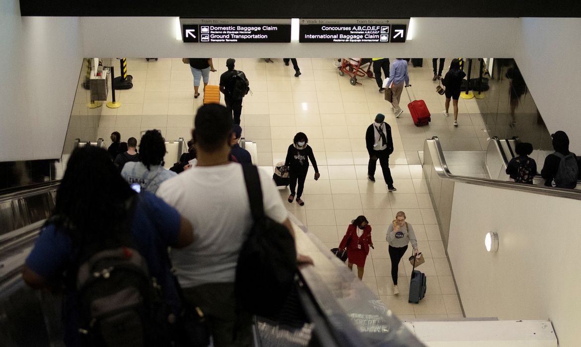 EUA reabrirão para viajantes estrangeiros vacinados, em novembro