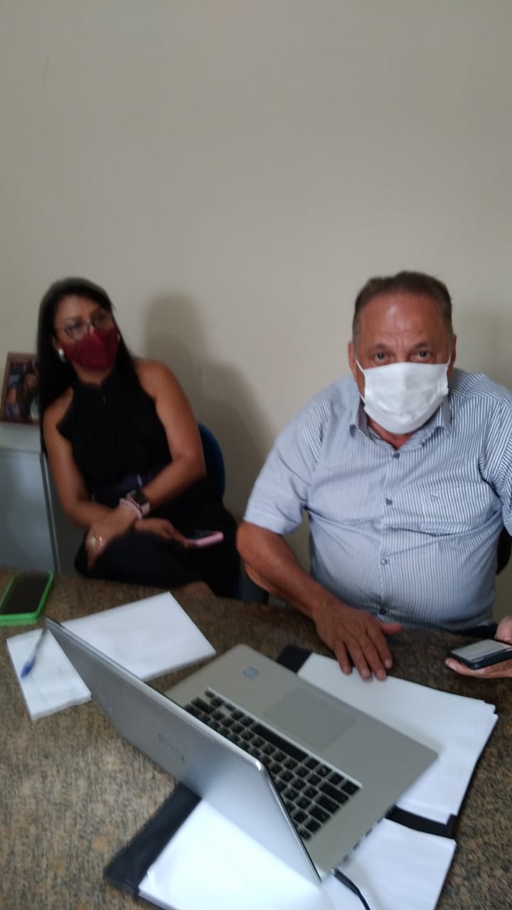 Prefeito Raimundo Silveira de Parnarama e a primeira dama Girlene Costa.