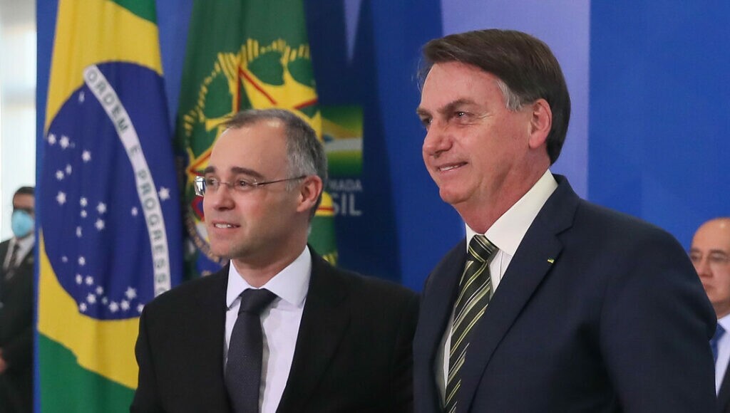 Bolsonaro diz que vai indicar André Mendonça para a vaga de Marco Aurélio Mello no STF