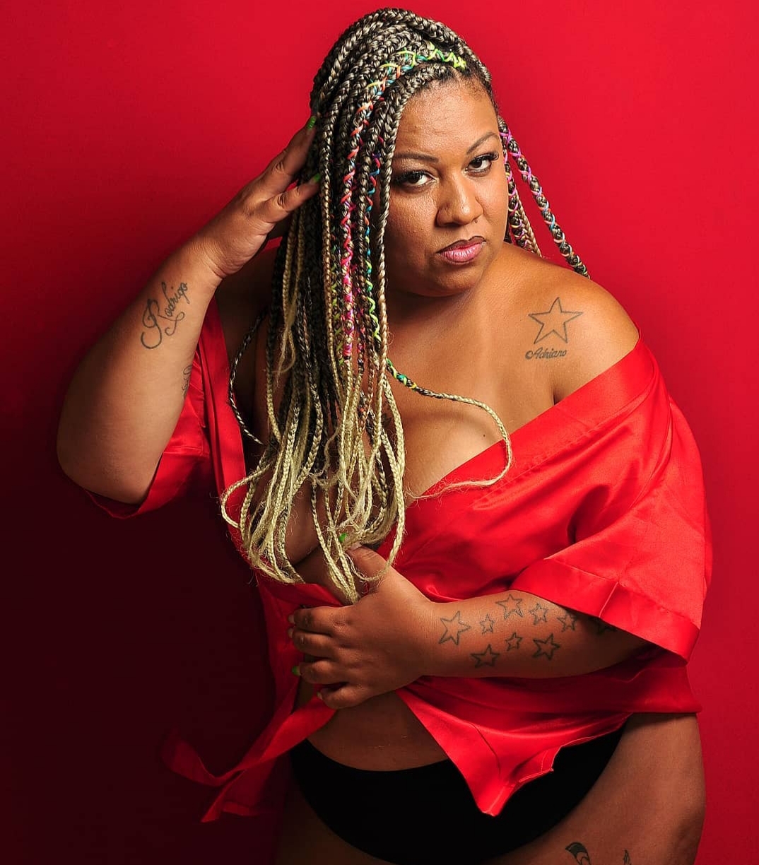 RAINHA PLUS SIZE DO ACADÊMICOS DA ORGIA DE PORTO ALEGRE, QUER VENCER A DISCRIMINAÇÃO ALÉM DO CARNAVAL