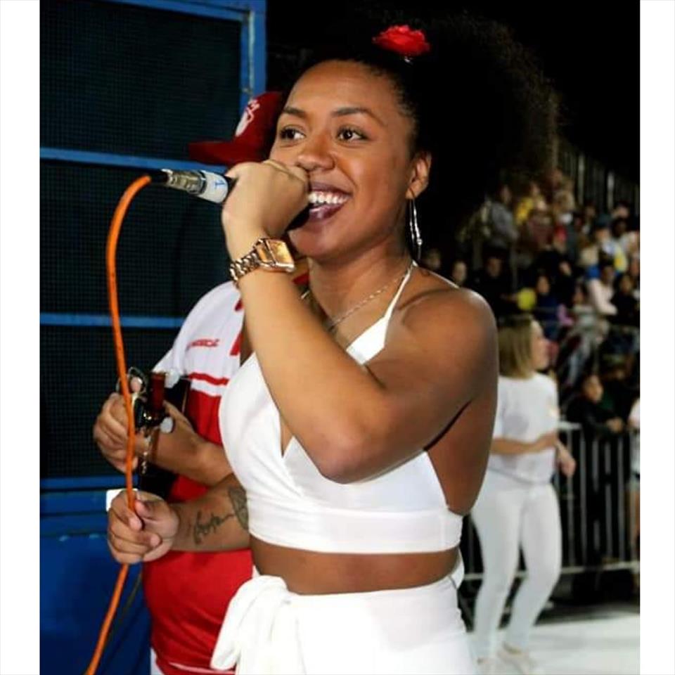 A CANTORA SAH SILVA QUE BRILHA NA ZONA LESTE, QUER CONQUISTAR O PAÍS