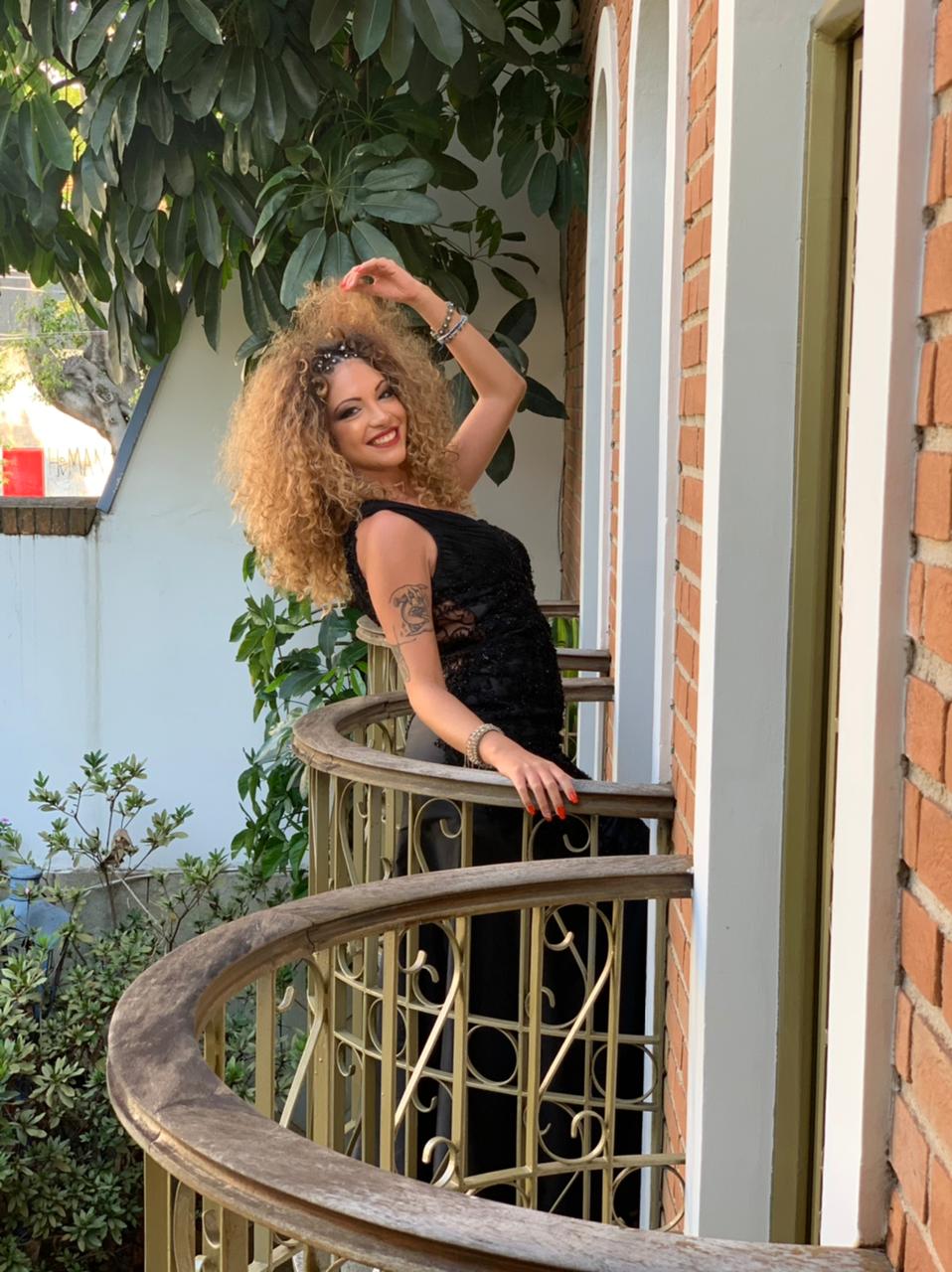 CONHEÇAM ISIS MORESCHI, CANDIDATA
