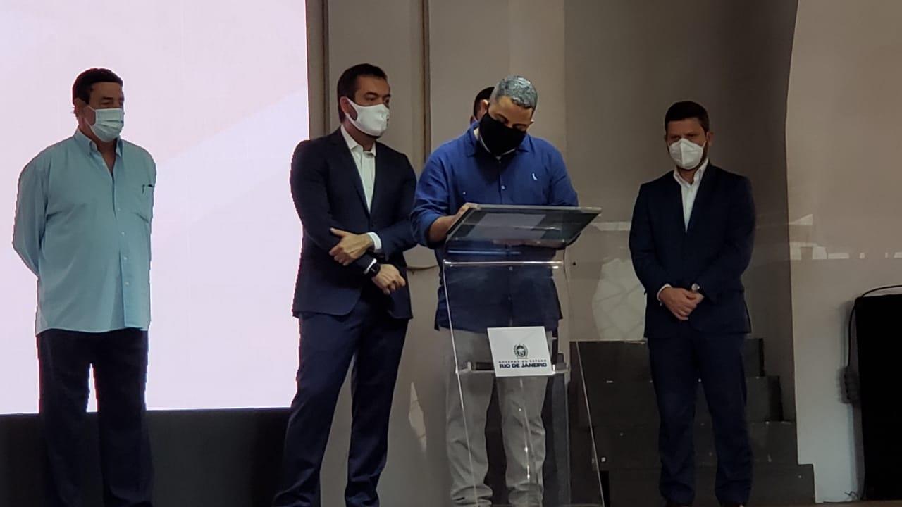 Escolas de samba da LIGA-RJ firmam acordo com Governo do Estado para integrarem projeto de distribuição de renda