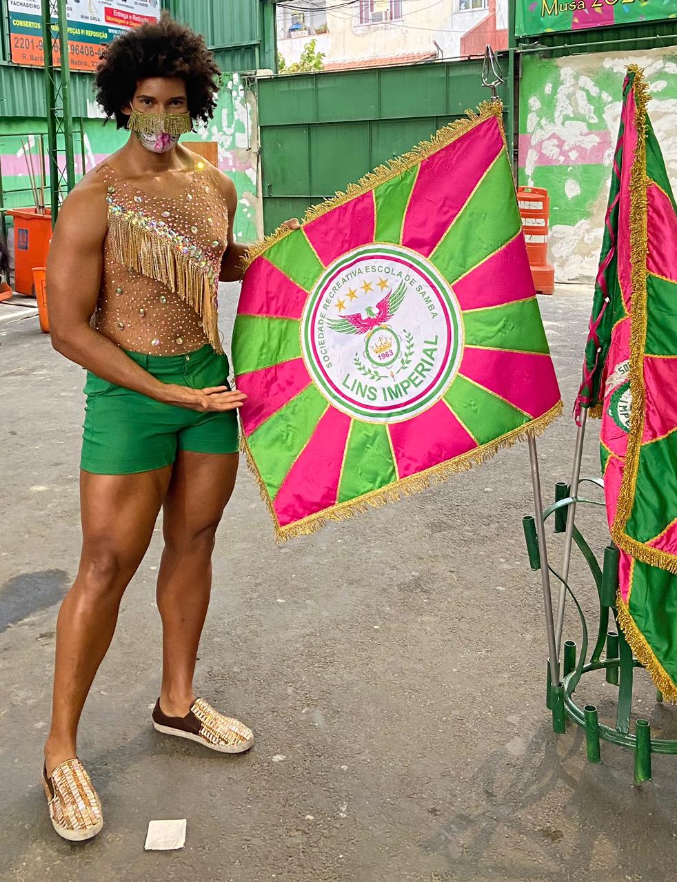 Johnathan Avelino prestigia evento da escola Lins Imperial