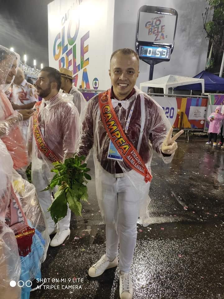 O carnavalesco campeão de 2020 pela Viradouro, será o responsável pela nova logomarca da Revista Feras do Carnaval.