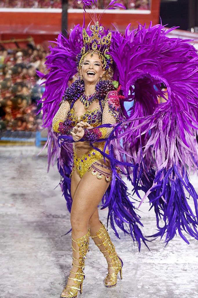 Musa da Vila Isabel promove feijoada beneficente em prol da escola.