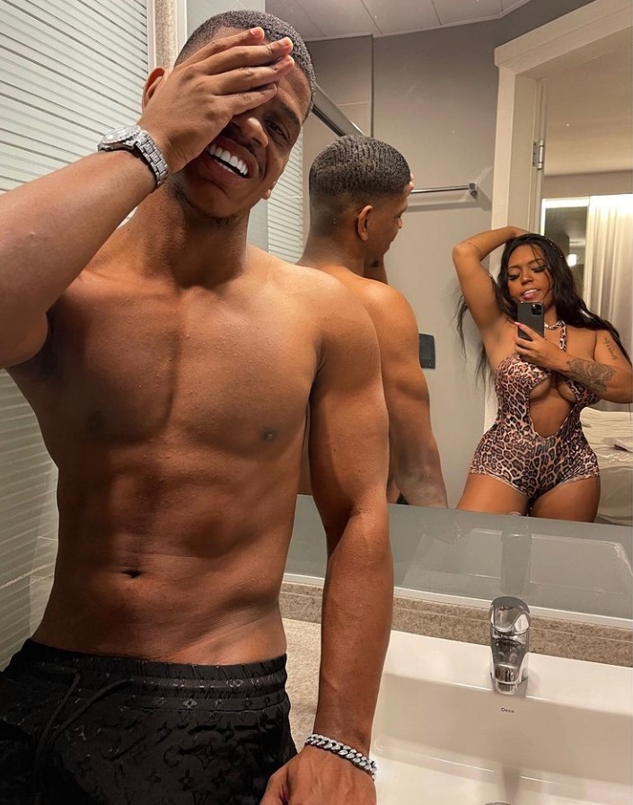 NEGROS NO TOPO: O JOGADOR JOHN E A RAINHA DE BATERIA NAIRINE MARQUÊS, PROTAGONIZAM CLIPE DE THEUS COSTA , COM PARTICIPAÇÃO DE MC MARCINHO