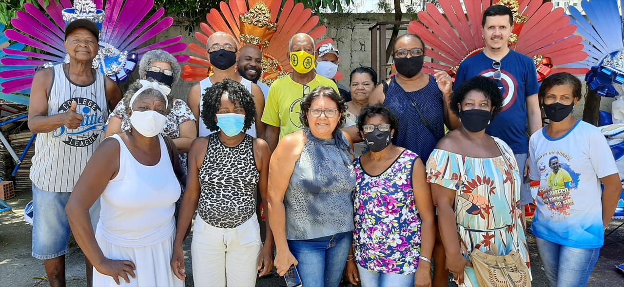 Presidentes de Alas da Inocentes visitam atelier de fantasias