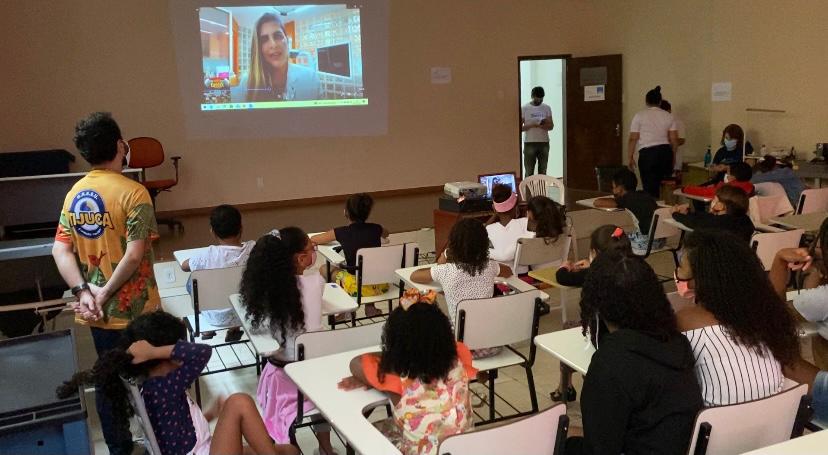 Unidos da Tijuca: Ação leva oficinas de prevenção bucal para crianças do Borel em comemoração ao dia do dentista