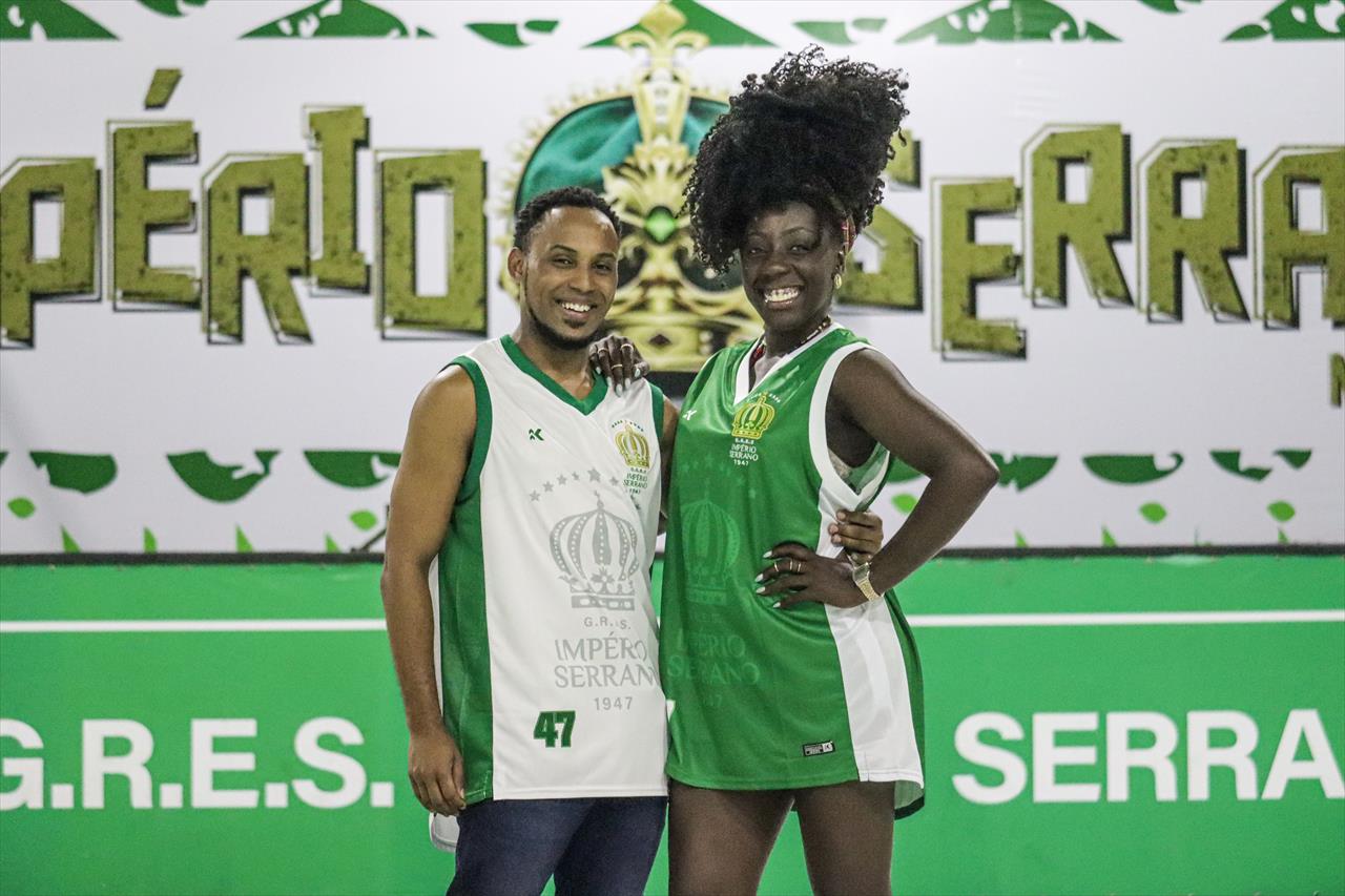 Império Serrano contrata dupla para comandar as suas alas coreografadas