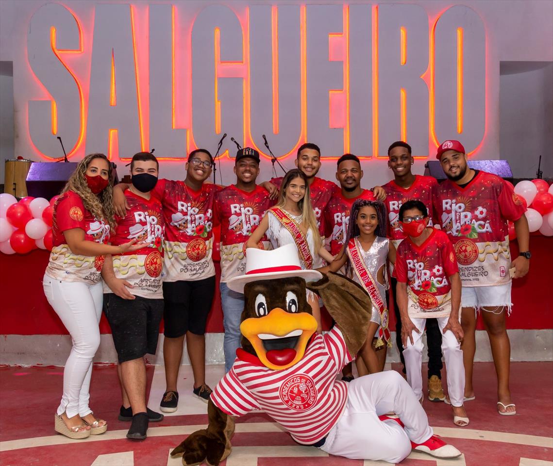 Com festa para a criançada, presença de Haroldo Costa, segmentos da escola-mãe e mascote Sabiá, Aprendizes do Salgueiro lançam o enredo para o Carnaval 2022