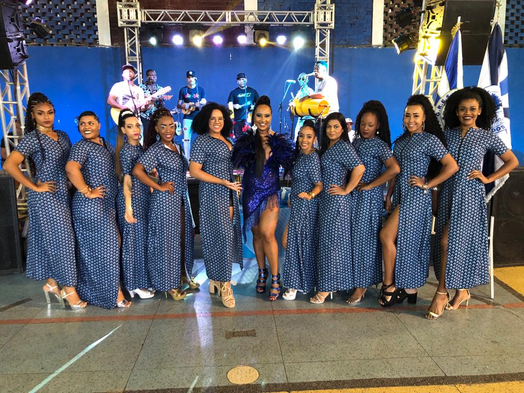 Rainha de bateria Lilian Brito prestigia aniversário de 69 anos da Unidos da Ponte aniversário de 69 anos da Unidos da Ponte