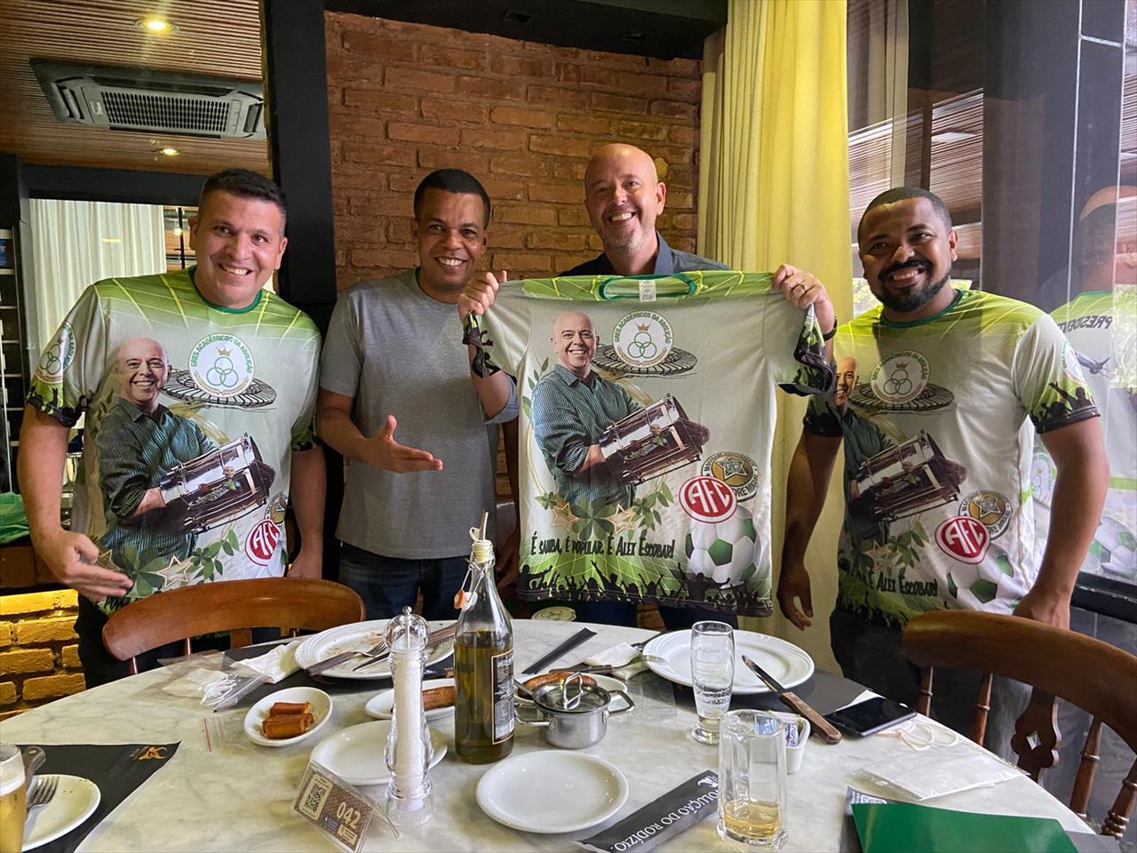 Abolição lança samba enredo em evento com presença do homenageado, Alex Escobar
